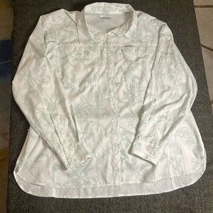 EUC Columbia antimacrobial lightweight button down